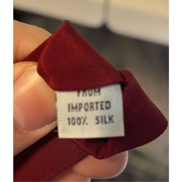 Vicky Davis Par 3 Golf Red Novelty Silk Necktie - Picture 6 of 6